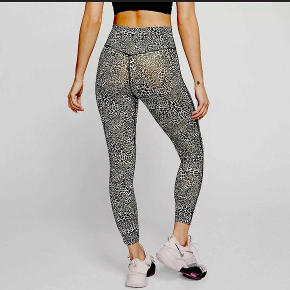 Nike One Leopard Mid-Rise 7/8 Leggings Women Size Large - Picture 6 of 7